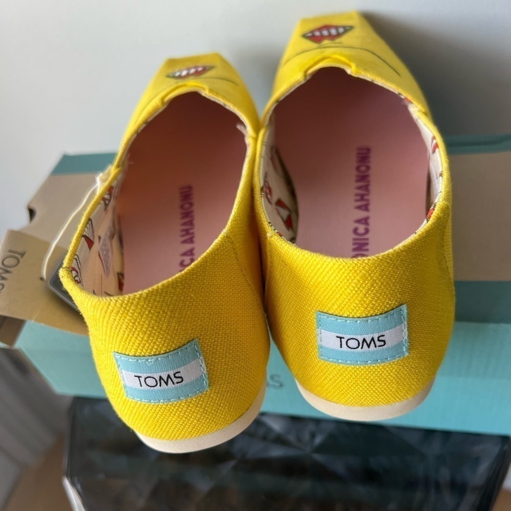 TOMS x Monica Ahanonu Diva Red Lips Alpargata - Picture 10 of 12